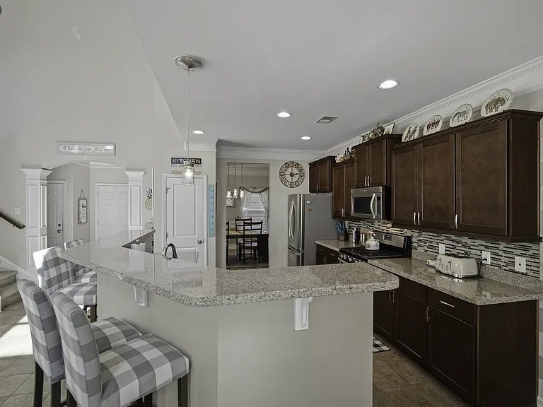 225 Urbano Ln — Photo 21