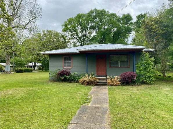 103 4th Avenue, Chickasaw, AL 36611