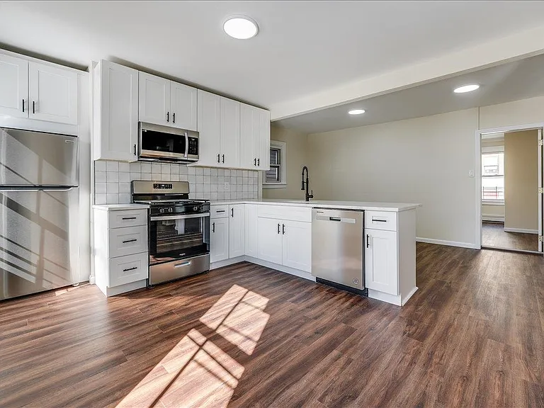 97 Saint Pauls Ave #2 — Photo 4