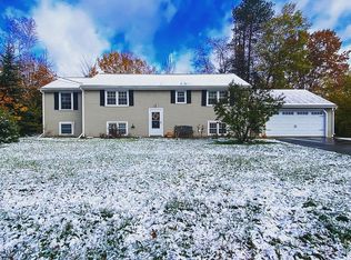 14 Riverside Dr, Sunapee, NH 03782