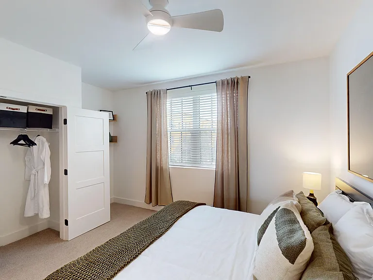 Guest room with ceiling fan and double-door closet