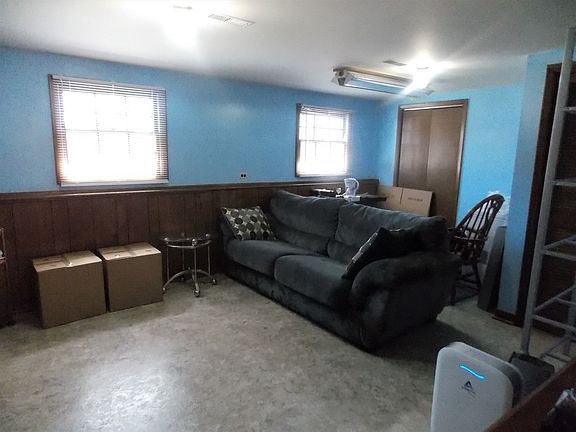 4th image of 995 Sheridan Dr