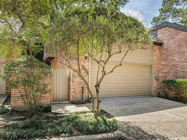 250 Sugarberry Cir #250 — Photo 1