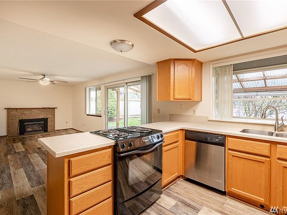 5th image of 3015 28th Ave SE