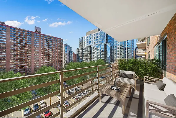 Rented by Vector New York, LLC | media 14