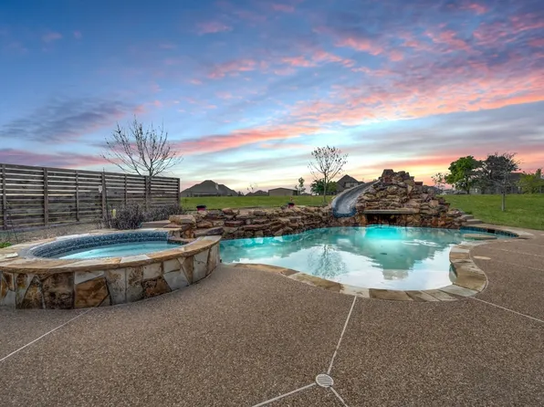 321 Oak Vista Rd, Waxahachie, TX 75167