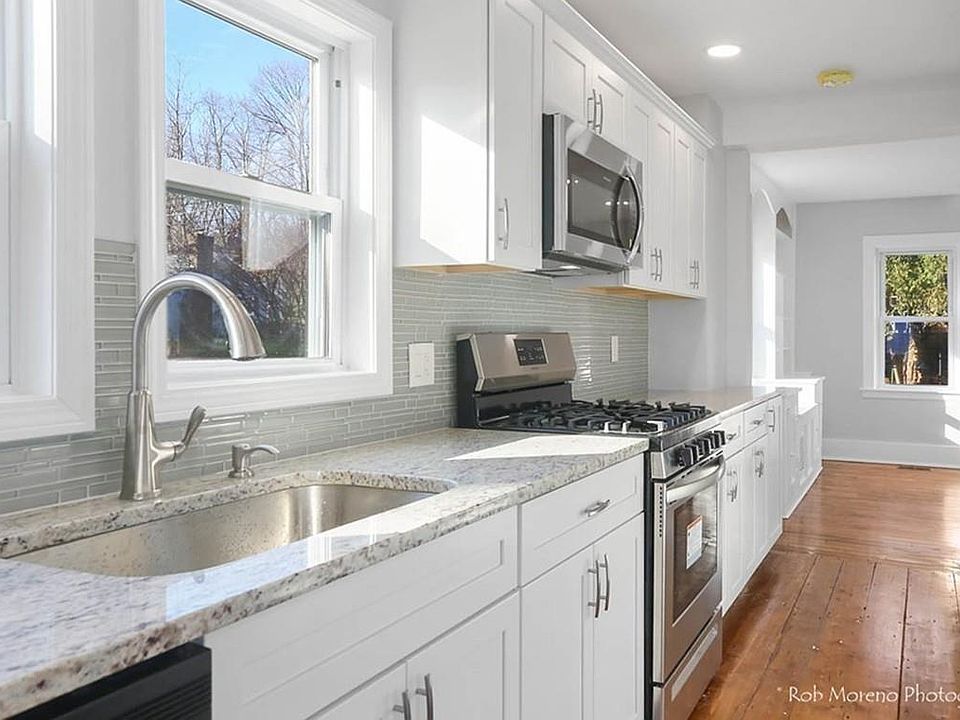 1st image of 32 Pickering St