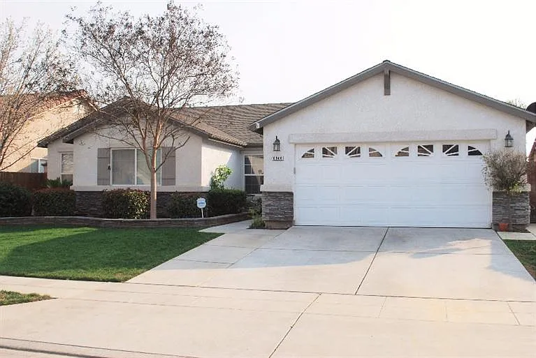6040 E Sussex Way photo 1