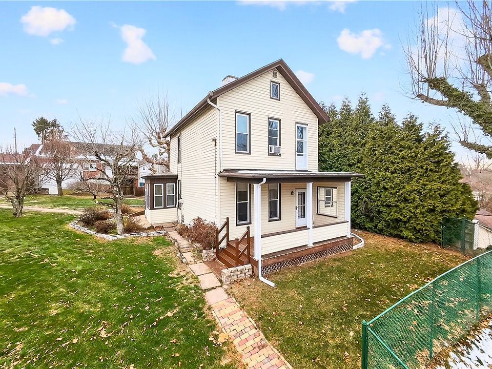 1st image of 136 1/2 Chess St