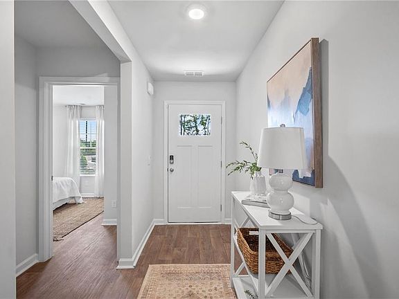 5th image of 1057 Lakes Blvd