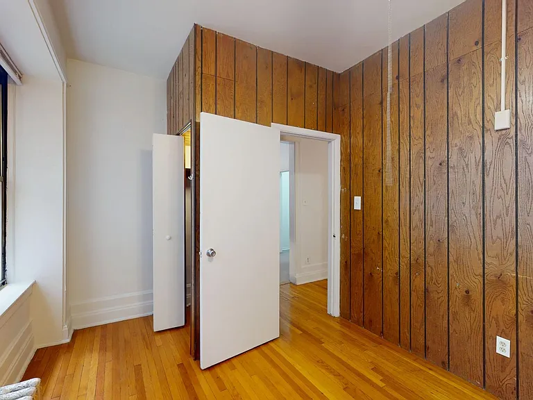 5468-70 S. Hyde Park Boulevard — Photo 11