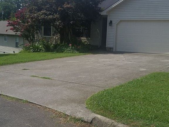2nd image of 3239 Bloomfield Cir