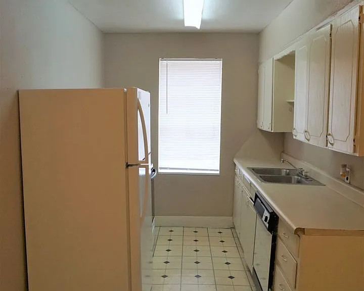 3400 N Robinson Ave — Photo 4