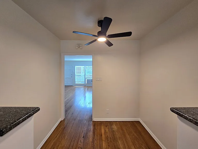 Spacious Studio in the Heart of Los Feliz — Photo 8