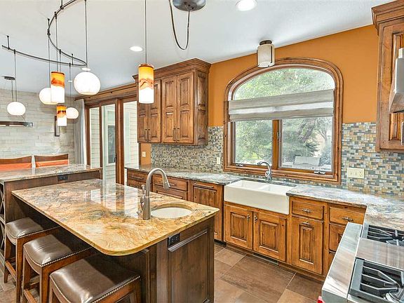 5th image of 209 W St Andrews Dr