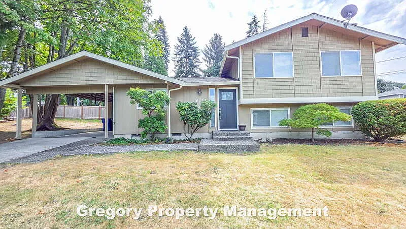4 bed, 2.0 bath, 1580 sqft, $3,400 — Photo 3
