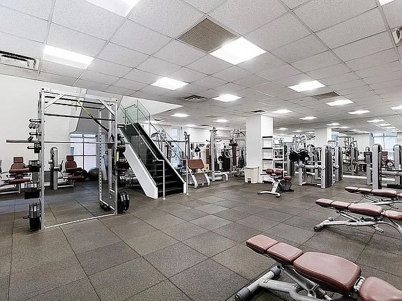 2nd image of 55 Wall St APT 810