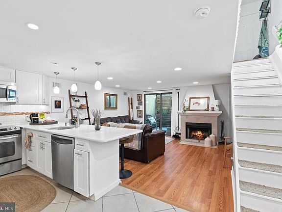 2nd image of 1914 Fairmount Ave #4R