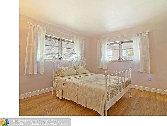 5th image of 801 SE 17th St