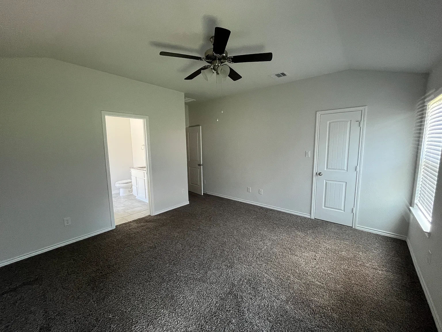 3 bed, 1600 sqft, $850 — Photo 3