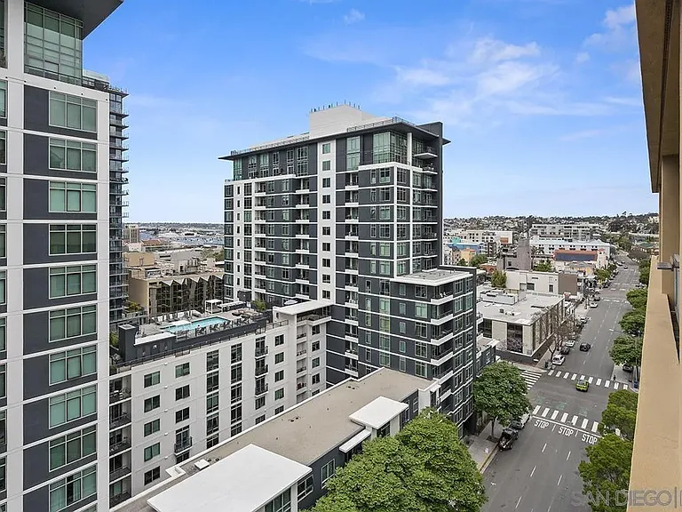 350 W Ash St #1006 — Photo 21
