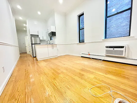 Rented by HOLTON REAL ESTATE INC. | media 20