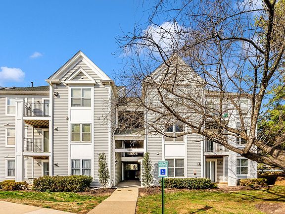 5th image of 10001 Vanderbilt Cir APT 4