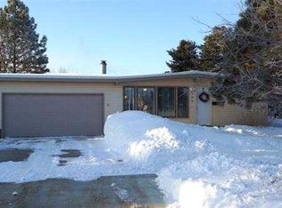 525 27th Ave NW, Minot, ND 58703