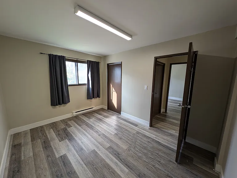 111 Knox St — Photo 4