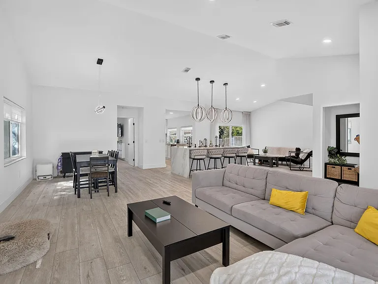 16709 SW 5th Ct — Photo 6