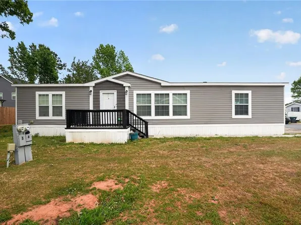 6 Breezewood Dr, Hampton, GA 30228