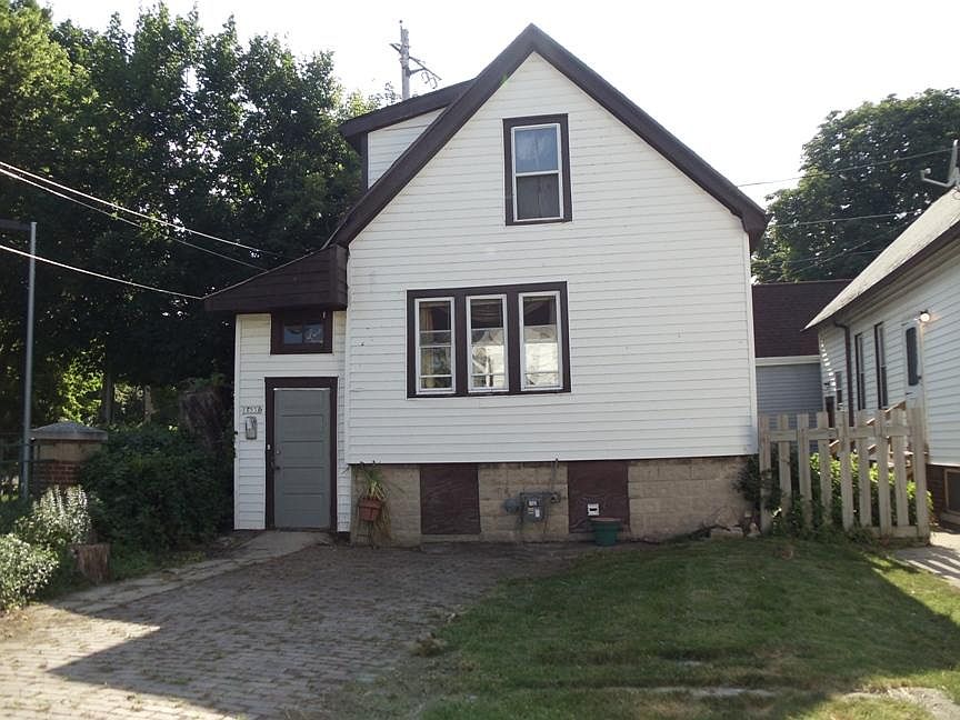 1st image of 1653A N Arlington Pl