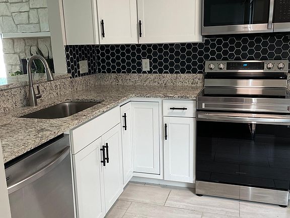 4th image of 8319 Daisy Ln S