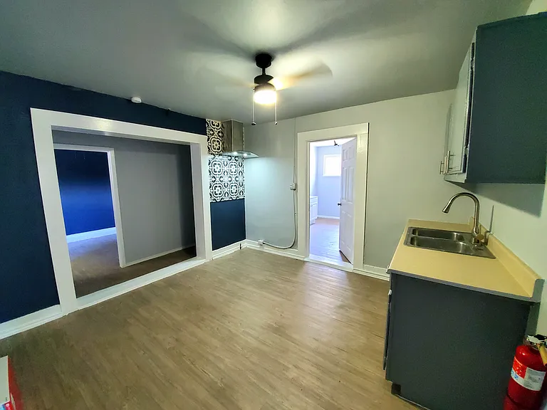 1327 Quintana Rd #3 — Photo 5