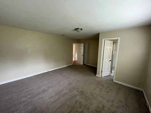 2435 Thrasher Ave — Photo 12