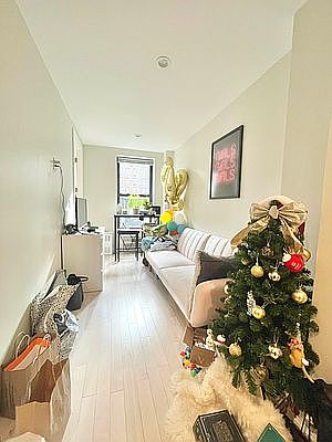 5th image of 112 E 40th St #7D