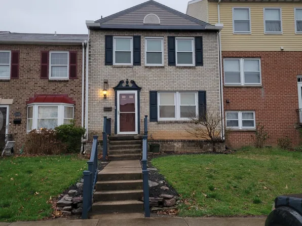 846 Woodlawn Dr, Chambersburg, PA 17201