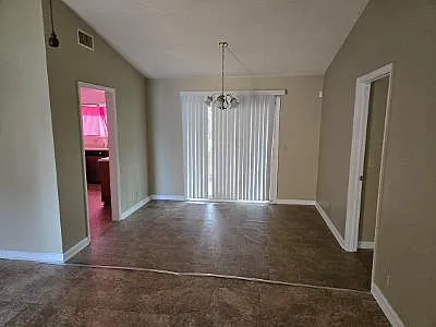 Building Photo - 313 Sunnyside Dr