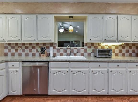 5th image of 1821 Foxwood Ct