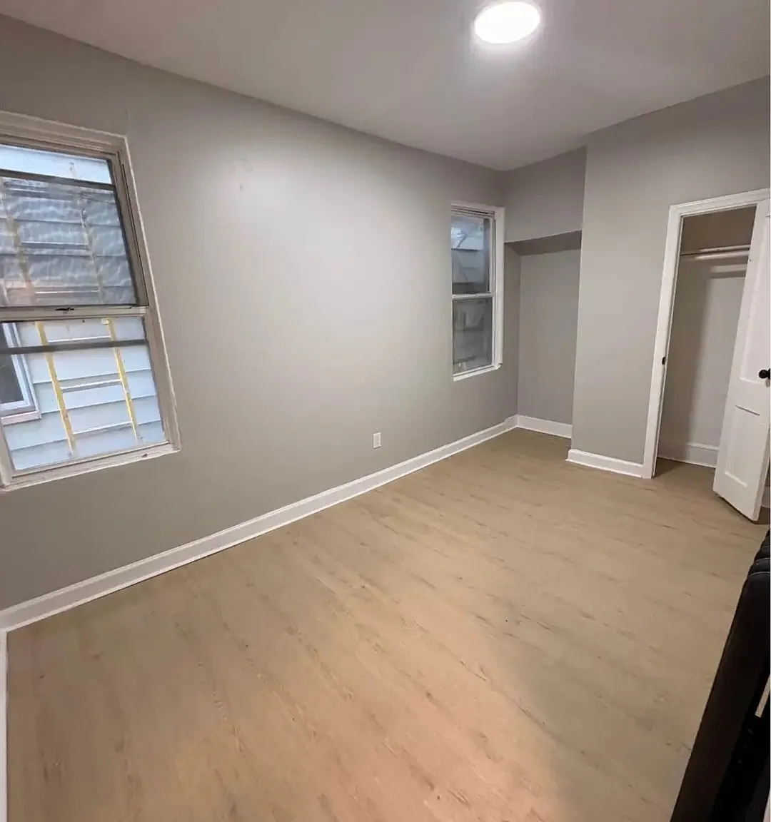 4 bed, $2,400 — Photo 2