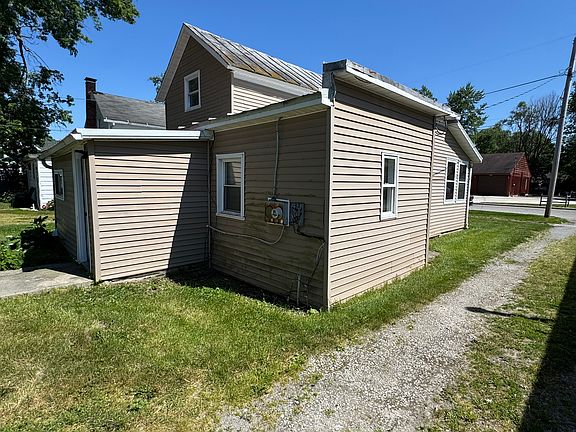 3rd image of 210 Santee Ave
