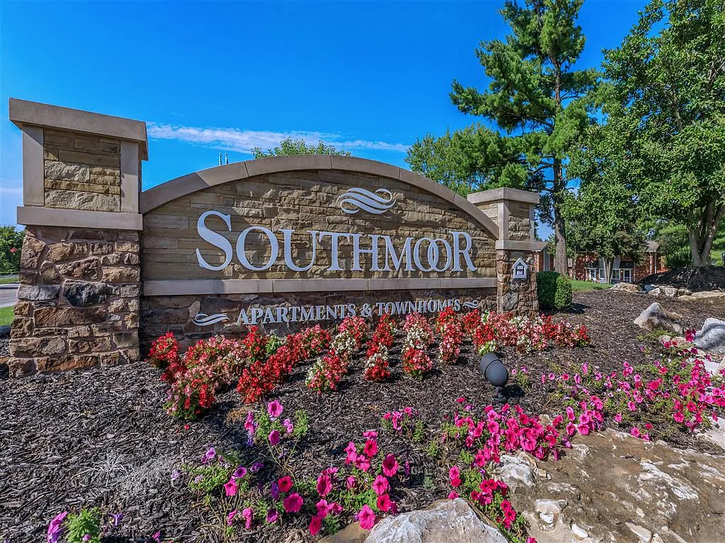 Southmoor — Photo 1