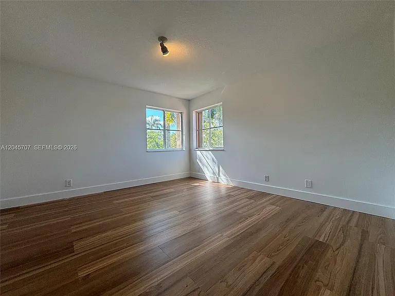 1653 Winterberry Ln — Photo 12