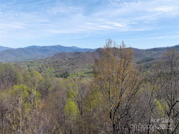 19 Crockett Ridge Rd, Black Mountain, NC 28711