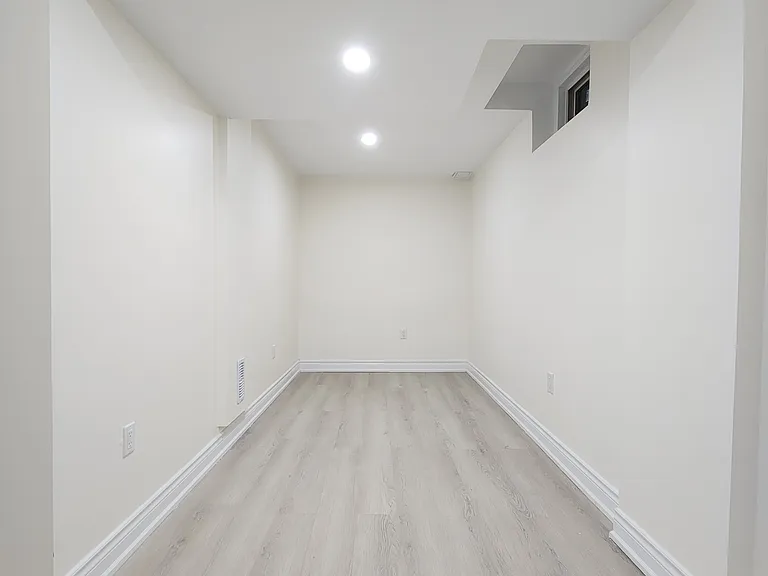 2238 Gladacres Ln #BASEMENT — Photo 1