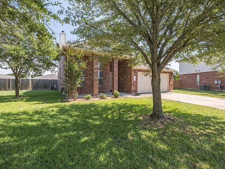 2202 Piedmont Ct — Photo 2