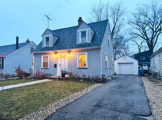 537 Farnum Ave, Aurora, IL 60505