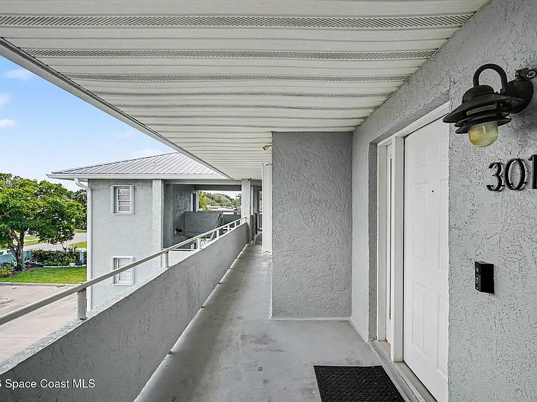 303 Audubon Dr #301 — Photo 2