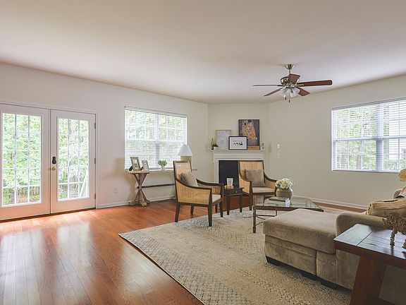 4th image of 618 Continental Dr
