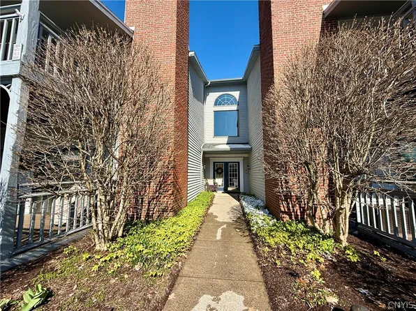 3073 Town Center Rd, Baldwinsville, NY 13027